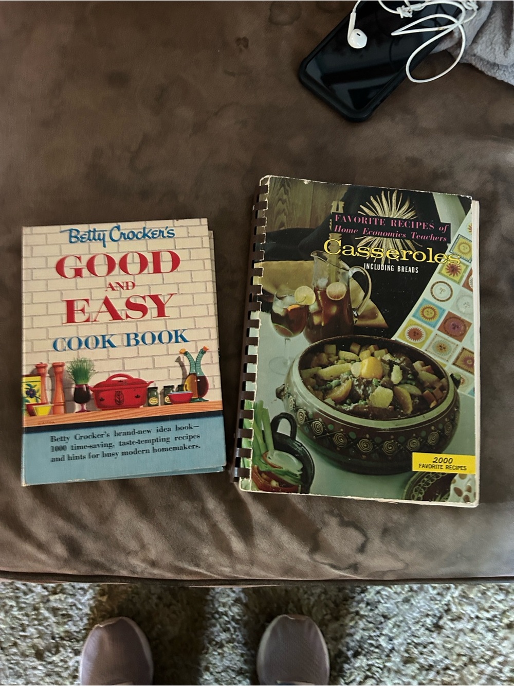 Betty Crocker Cookbook, Favorite Recipe CcookbookkCream, Blue & Red Covers